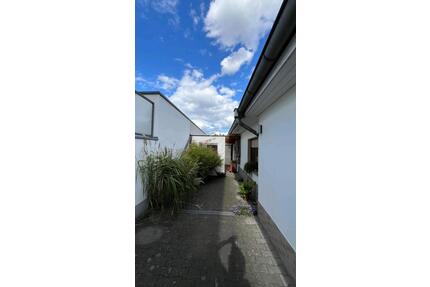 Biete Haus zur Miete in 53117 Bonn mit Garten und Rheinlage