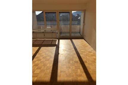 Aparte 3-Zimmerwohnung in zentraler Lage mit Balkon u. Vollholzparkett - Bad Kissingen