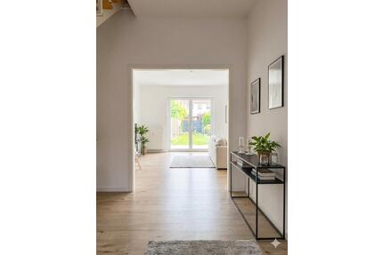 Exklusiv saniertes Gartenhaus ca. 150qm WFL, 3 Schlafzimmer, schöne Terrasse etc. - Mönchengladbach West