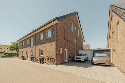 Einziehen und wohlfühlen - modernes Reihenendhaus in zentraler Lage von Langenfeld-Reusrath - Langenfeld (Rheinland)