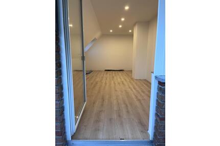 2 ZKB, Dachgeschosswohnung mit Balkon (Hausberge) - Porta Westfalica