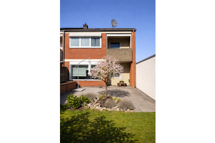 Haus zum Kaufen in Düsseldorf 930.000,00 € 120 m²