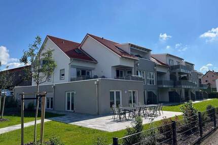 Sonnig-helle 2-Zi. Seniorenwhg. barrierefrei mit Lift; Terrasse, Carport - Wehringen