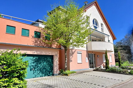 Luxuriöses Wohnhaus mit vermieteter Hausarztpraxis - Ottersweier