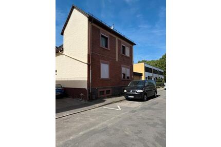 Provisionsfrei: Freistehendes Zweifamilienhaus in Steinheim - Hanau Groß-Steinheim