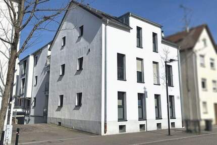 Neubaustandard im Zentrum: 3-Zimmer-Erdgeschosswohnung mit Balkon, Garten und Tiefgaragenplatz! - Waiblingen
