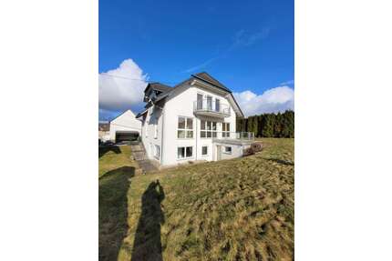 Haus zum Mieten in Glashütten 2.730,00 € 247 m²