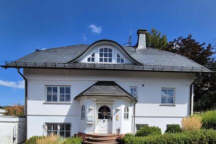 Charmante Villa mit ca. 275 m² Wfl, ELW & großem Garten - Taunusstein