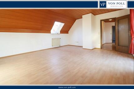 Helle Dachwohnung mit Tageslichtbad und Einbauküche - Erlangen Alterlangen