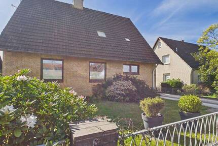 Gepflegtes Einfamilienhaus mit großem Garten, Balkon, Terrasse, Garage inkl. Ausbaureserve in Lübeck - Lübeck / Kücknitz