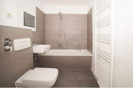 Helle 3 Raum Whg. mit tollem Badezimmer im ruhigen, grünen Ebersdorf - 1 Jahr Stellplatz geschenkt - Chemnitz