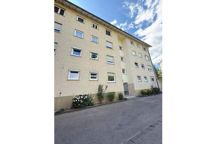 RESERVIERT Charmante 2-Zimmer-Wohnung in Singen mit Balkon mit Garage