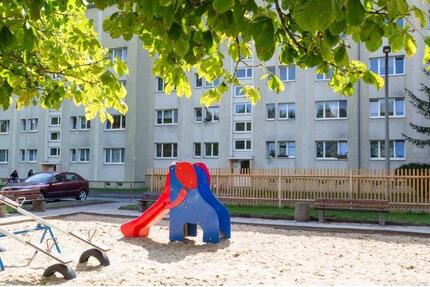Familienfreundliche Wohnung mit Spielplatz vorm Haus - Hermsdorf