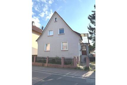 **Einfamilienwohnhaus in zentraler Ortslage von Linsengericht-Geislitz**