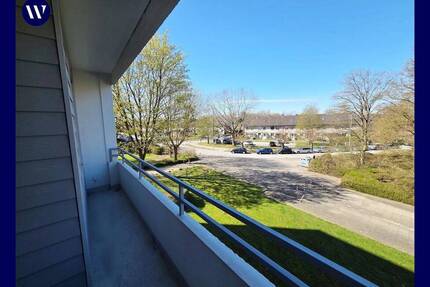 Renovierte 3-Zimmer-Wohnung + Balkon + modernes Bad mit Wanne+ Einbauküche + Aufzug - Kronshagen