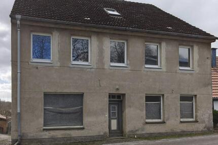 Grundstück mit Wohngebäude und Nebengelass - Sundhagen