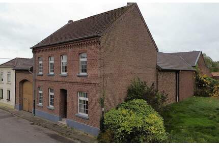 Ehemaliger Bauernhof mit zwei Wohnhäusern und Nebengebäuden in Hückelhoven