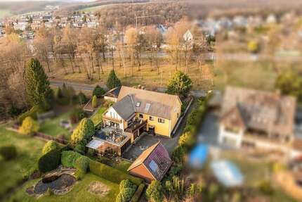 Haus zum Kaufen in Wilnsdorf 429.000,00 € 249 m²