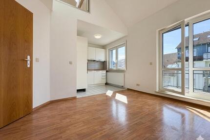 Sofort einziehen: Galeriewohnung mit Balkon, Einbauküche & Tiefgarage - Rathenow