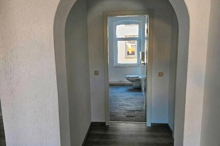 schöne, hochwertig sanierte 2-Räaum-Wohnung mit 77qm und Balkon - Greiz