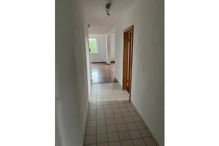 Wohnung zur vermieten - 800,00&nbsp;EUR Kaltmiete, ca.&nbsp; 100,00&nbsp;m&sup2; in Hövelhof (PLZ: 33161)