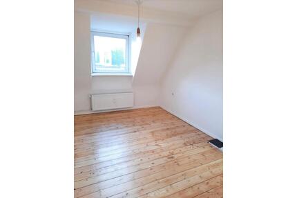 Schöne 2-Zimmer-Dachgeschosswohnung ab 01.07.2026 - Kiel Südfriedhof