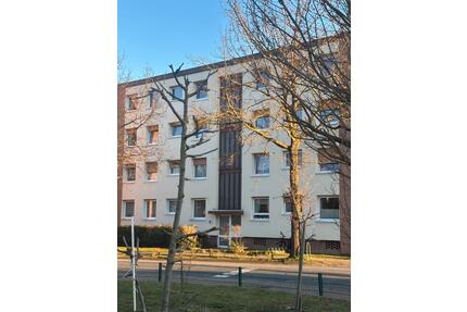 Zentrale, stilvoll sanierte 3 Zimmer Wohnung mit Garage & Loggia - Belm