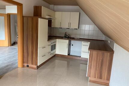 Helle 2 Zi. DG-Wohnung mit Balkon, 70 qm, am Ortsrand von Hüsten - Arnsberg