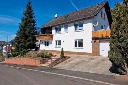 Einfamilienhaus Südlage herrlicher Ausblick 3 Wohnungen renoviert - Wildeck