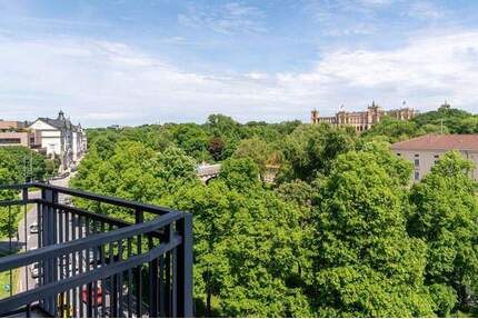 Wohnen mit Blick auf das Maximilianeum! Sanierte 2,5-Zimmer-Wohnung mit zwei Balkonen - sofort frei! - München Altstadt-Lehel