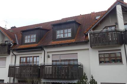 Schöne 2 Zimmer Wohnung mit Balkon in Roßtal!