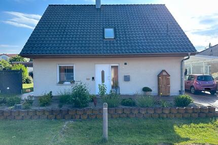 Einfamilienhaus mit liebevoll gestaltetem Garten - Steimbke