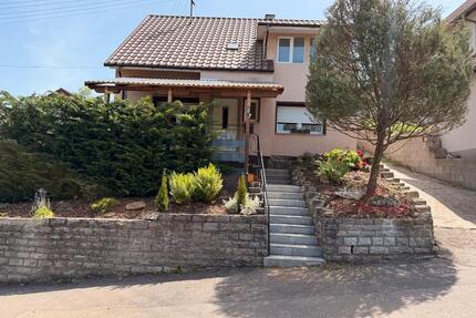 Einfamilienhaus in Hohebach - 350.000,00&nbsp;EUR Kaufpreis, ca.&nbsp; 115,00&nbsp;m&sup2; in Dörzbach (PLZ: 74677)
