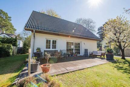 Idyllisches Einfamilienhaus in Wassernähe - großzügiges Grundstück in Berlin-Karolinenhof