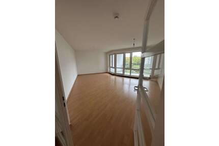 Wohnung zum Mieten in Regensburg 1.118,67 € 114.15 m²