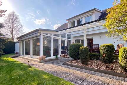 Haus zum Mieten in Hennef (Sieg) 3.200,00 € 225 m²