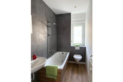 Frisch renoviert mit Balkon, bei Bedarf mit Einbauküche - Magdeburg Neue Neustadt