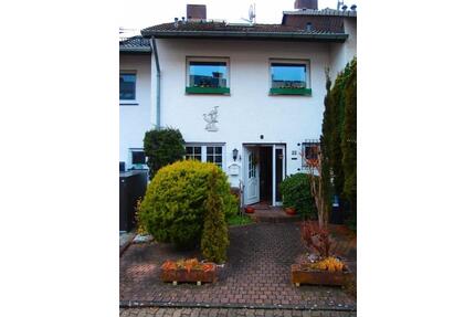Charmantes Reihenhaus mit sechs Zimmern in Wiesbaden-Breckenheim