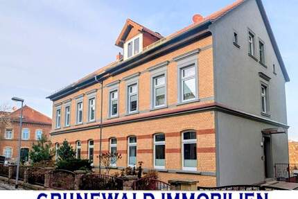 Großzügiges Doppelhaus-Ensemble mit Gartenidylle – stilvolles Wohnen in Eisenberg!