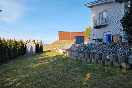 Vermiete 4 Zimmer-Wohnung - 2-stöckig als eigenständiges Haus - Neukirchen vorm Wald