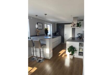 Moderne 4-Zimmer-Wohnung, Balkon, DoGa, Wallbox, bezugsfrei - Kipfenberg