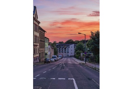 Kapitalanlage: vermietete 2-Raum Wohnung mit Balkon, Aufzug + TG-Stellplatz - Gera