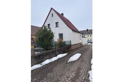 Einfamilienhaus mit Garten und großer Garage in Rottenbauer! - Würzburg Heuchelhof