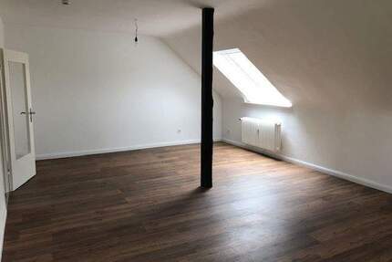 Geräumige Dachgeschosswohnung in Delmenhorst-Deichhorst!