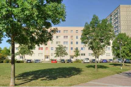 Wohnung zum Mieten in Halle 350,00 € 57.38 m²