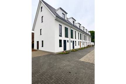 Energieeffizient leben!:-) - 1.700,00&nbsp;EUR Kaltmiete, ca.&nbsp; 104,00&nbsp;m&sup2;&nbsp;Wohnfl&auml;che in Bad Segeberg (PLZ: 23795)