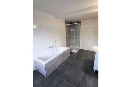 Helle, moderne 3-Zimmer-Etagenwohnung! 202223 komplett saniert! - Zwenkau