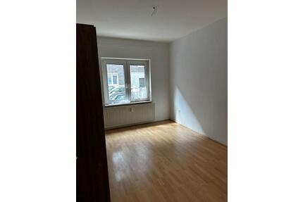 2 Raum Wohnung - Balkon - teilmöbliert - in Duisburg-Neudorf