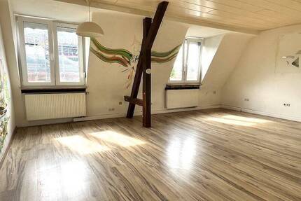 159.000,- für SOFORT freie 2 Zimmer 55 qm Dachgeschosswohnung mit Einbauküche in Gibitzenhof - Nürnberg