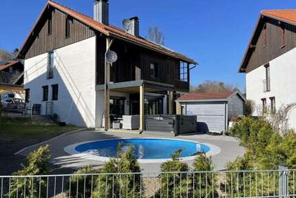Haus zum Kaufen in Freyung 470.000,00 € 210 m²